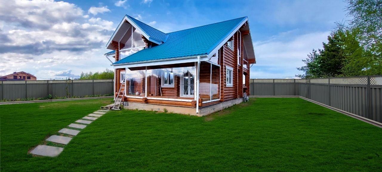 Мягкие окна на веранде загородного дома в Истре